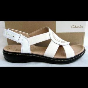 CLARKS WHITE LEATHER SANDALS NEW Sz 7